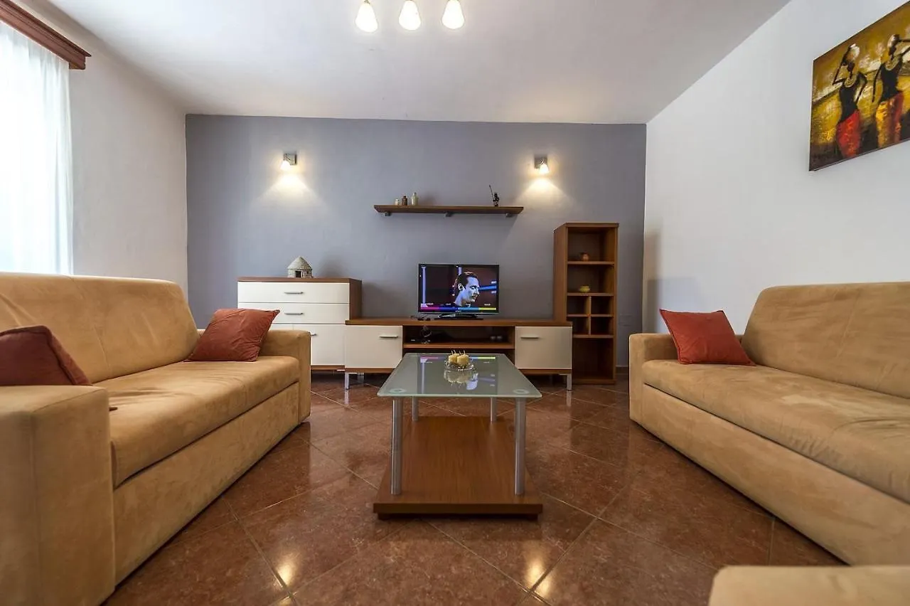 Spacious Three-Bedroom Villa Balun With Pool Poreč