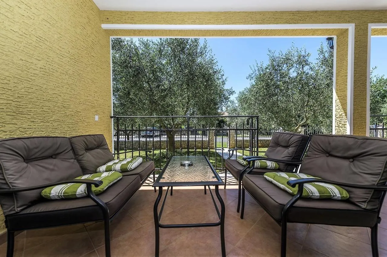 Spacious Three-Bedroom Villa Balun With Pool Poreč