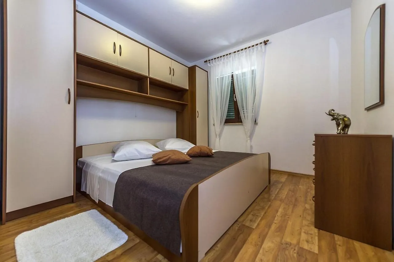 Spacious Three-Bedroom Villa Balun With Pool Poreč Kroatien