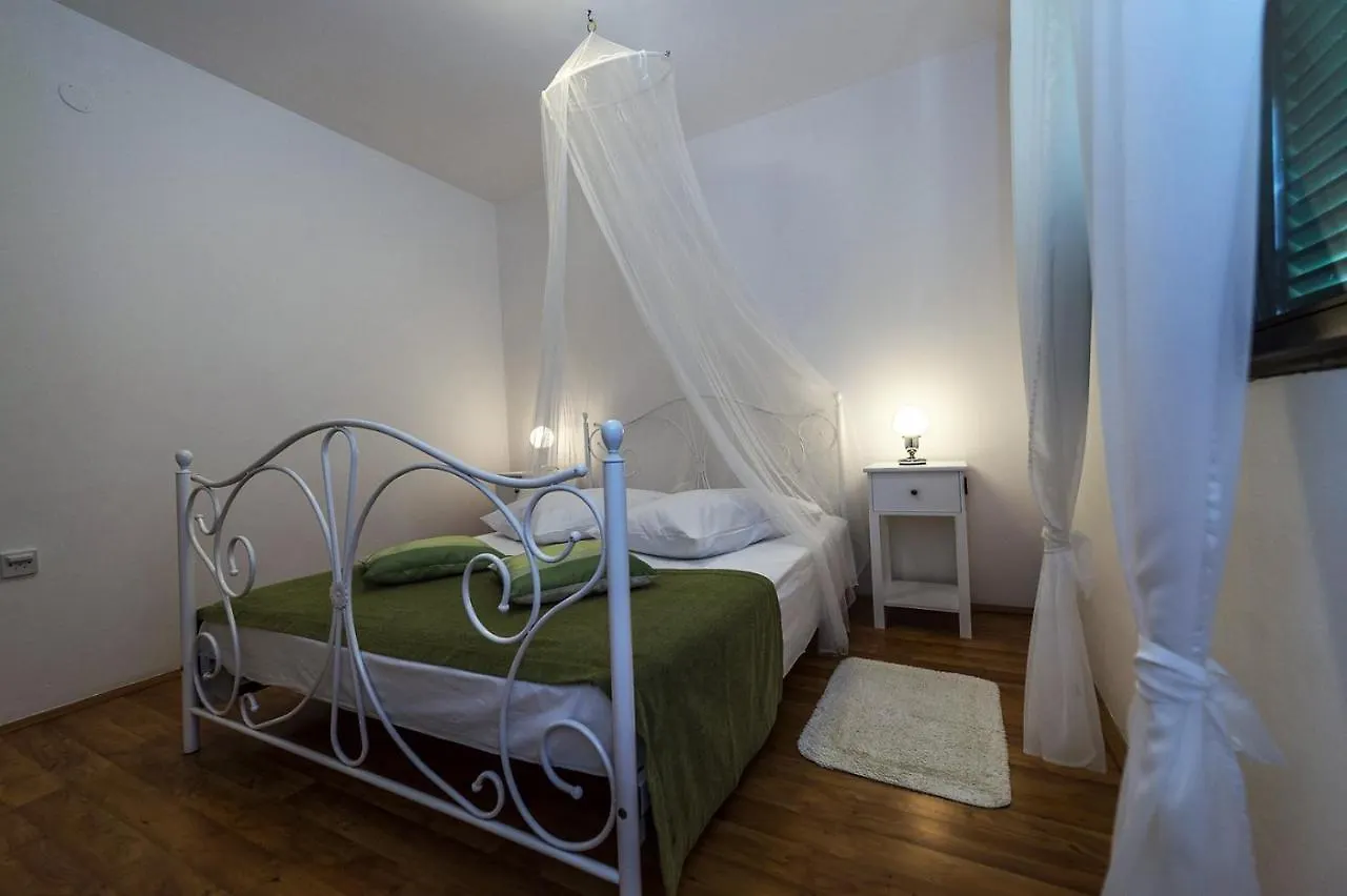Spacious Three-Bedroom Villa Balun With Pool Poreč