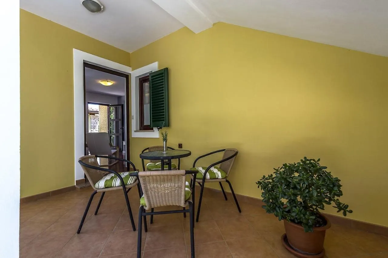 Spacious Three-Bedroom Villa Balun With Pool Poreč