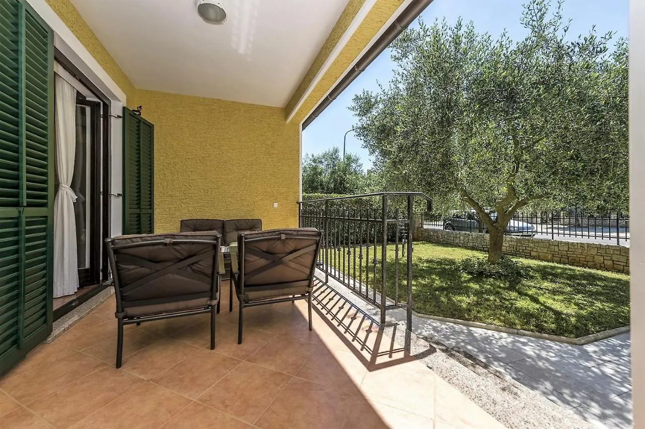 Spacious Three-Bedroom Villa Balun With Pool Poreč 0*,