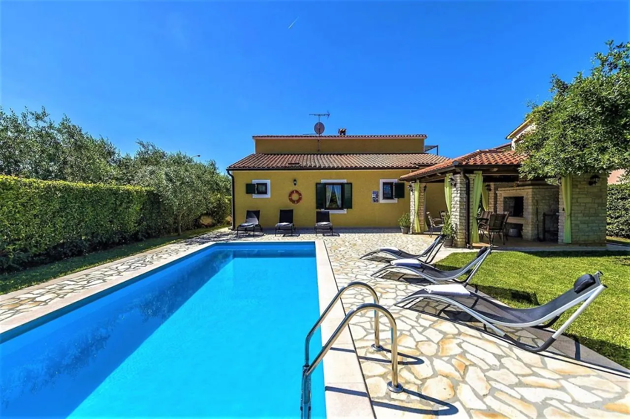 Spacious Three-Bedroom Villa Balun With Pool Poreč
