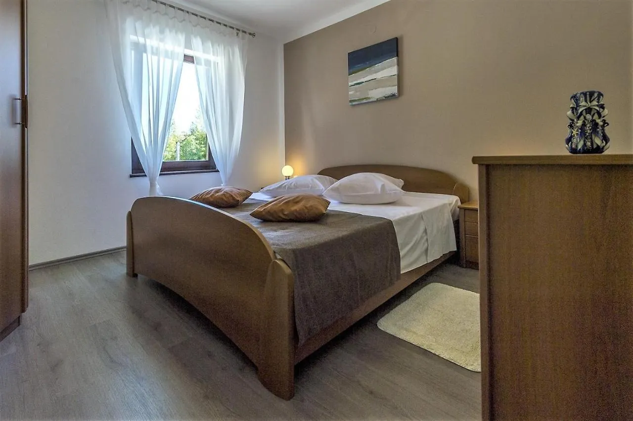 Spacious Three-Bedroom Villa Balun With Pool Poreč