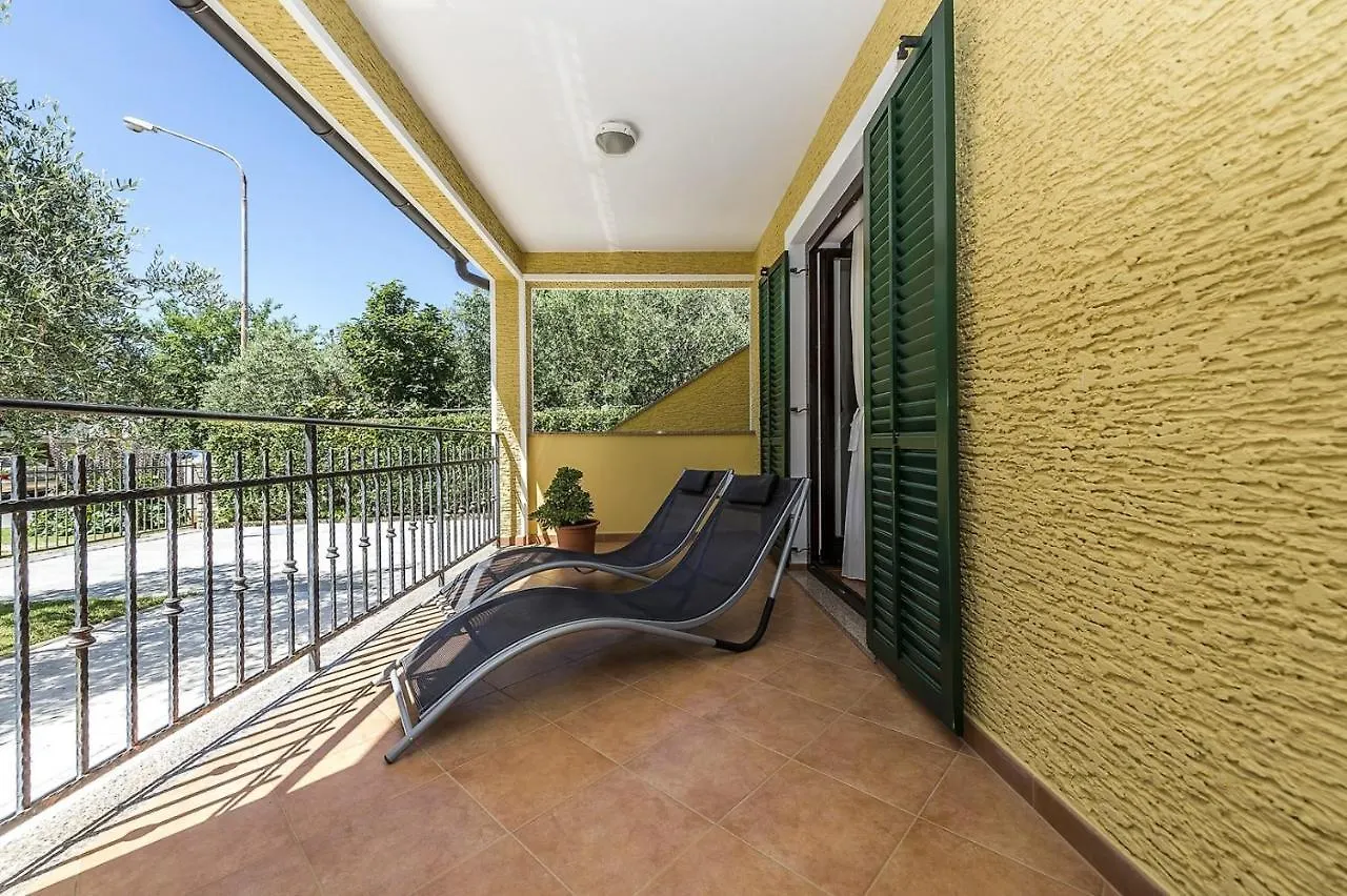 Spacious Three-Bedroom Villa Balun With Pool Poreč