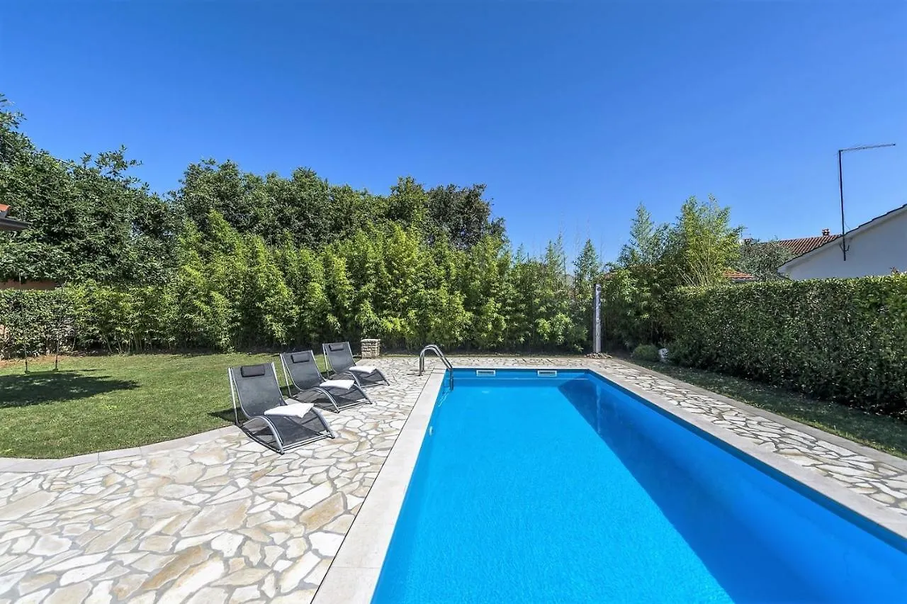 Spacious Three-Bedroom Villa Balun With Pool Poreč